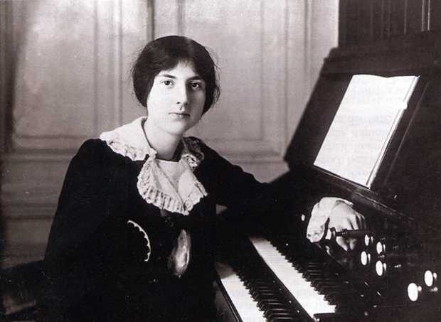 Lili Boulanger an der Orgel